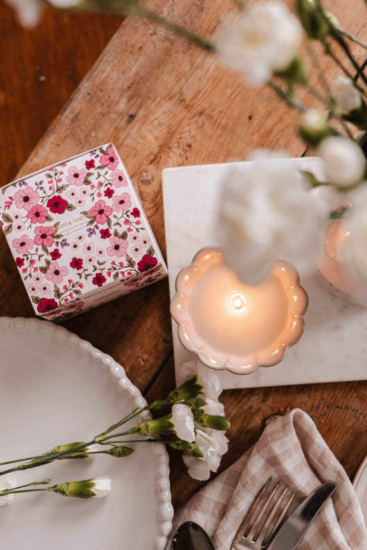 Bougie Amore vue du dessus avec flamme douce – bougie parfumee elegante