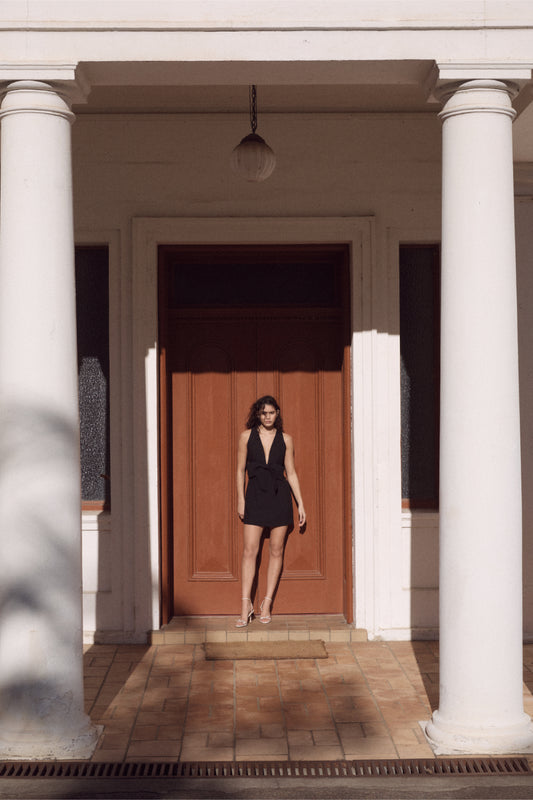 Romy Noir Robe - Décolleté plongeant Nœud oversize