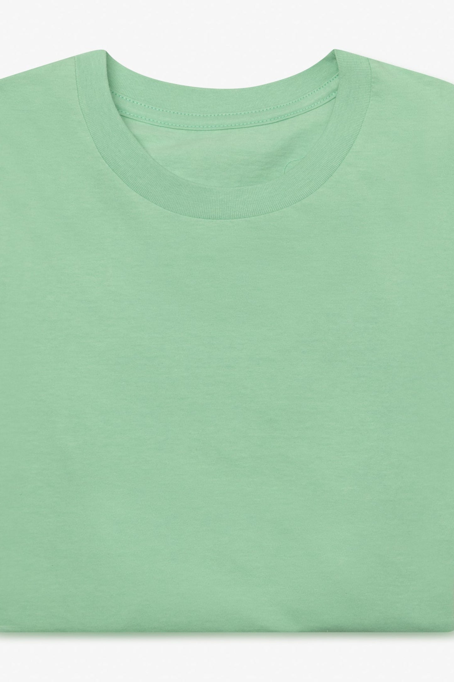 t shirt menthe coton bio plie
Description : T-shirt Paul Menthe en coton biologique présenté plié, couleur vert pastel doux.