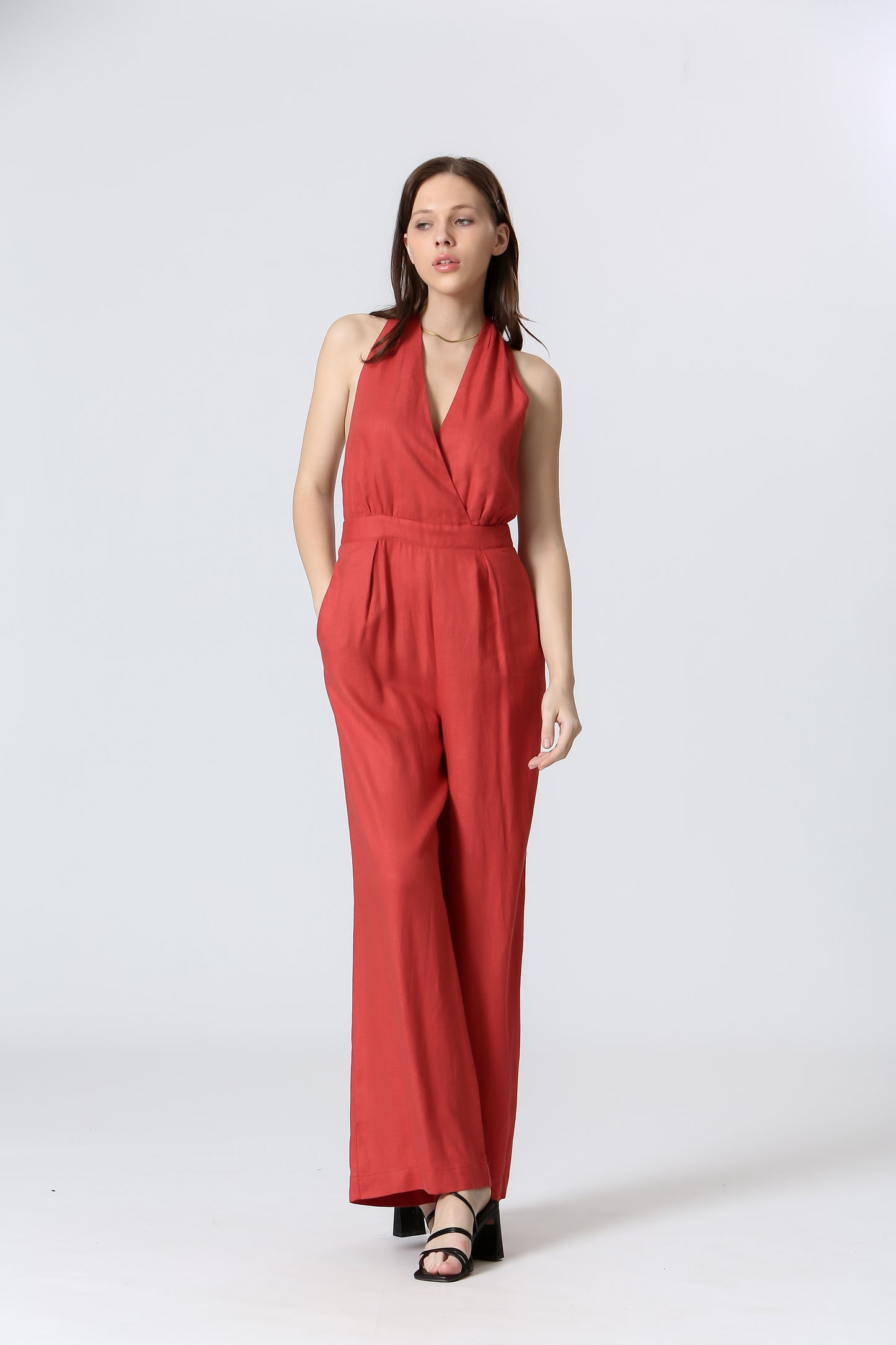 Noa Rouge brique Combinaison en lin et Tencel dos nu coupe fluide