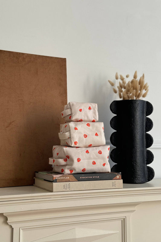 Ensemble de trousses maquillage coton motif fraises empilées