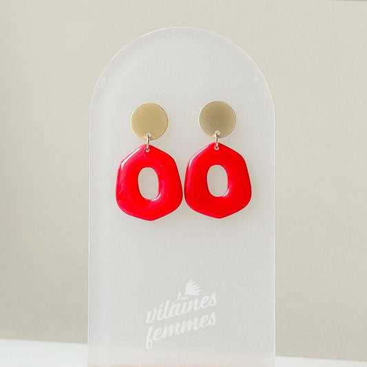 Boucles d’oreilles Affirmée – rouge vif en argile polymère et plaqué or 24K