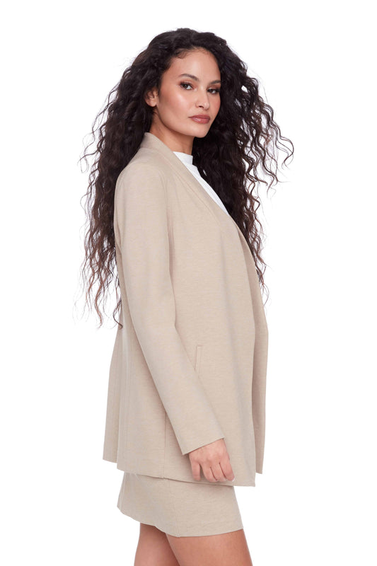 Vue latérale du blazer Nelly, longueur mi-hanche