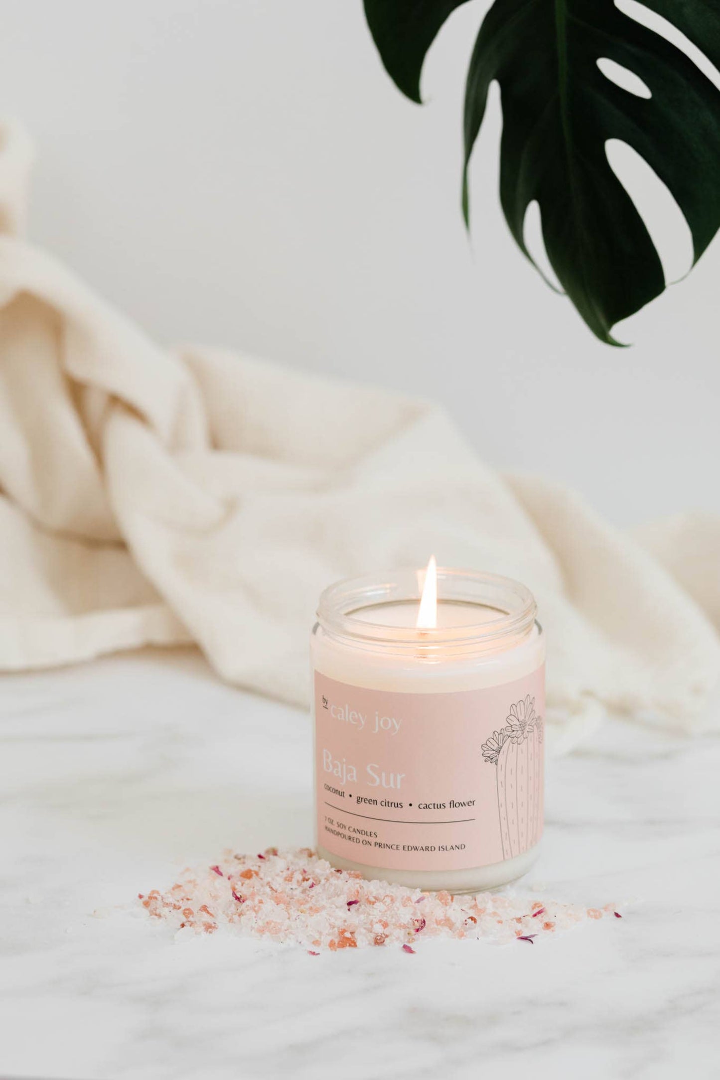 Detail de bougie en cire de soja 100 naturelle parfum noix de coco et bois de santal
