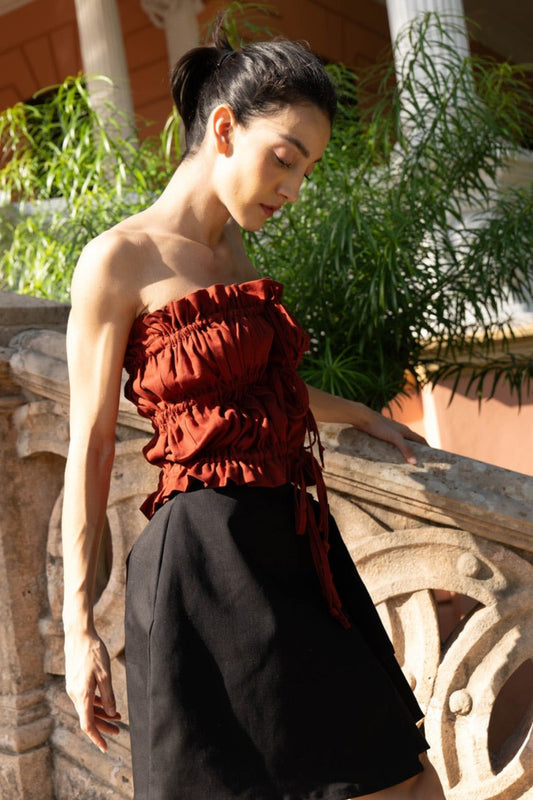 Bustier Havana rouge chic en coton et lin, effet froncé élégant – vue de profil