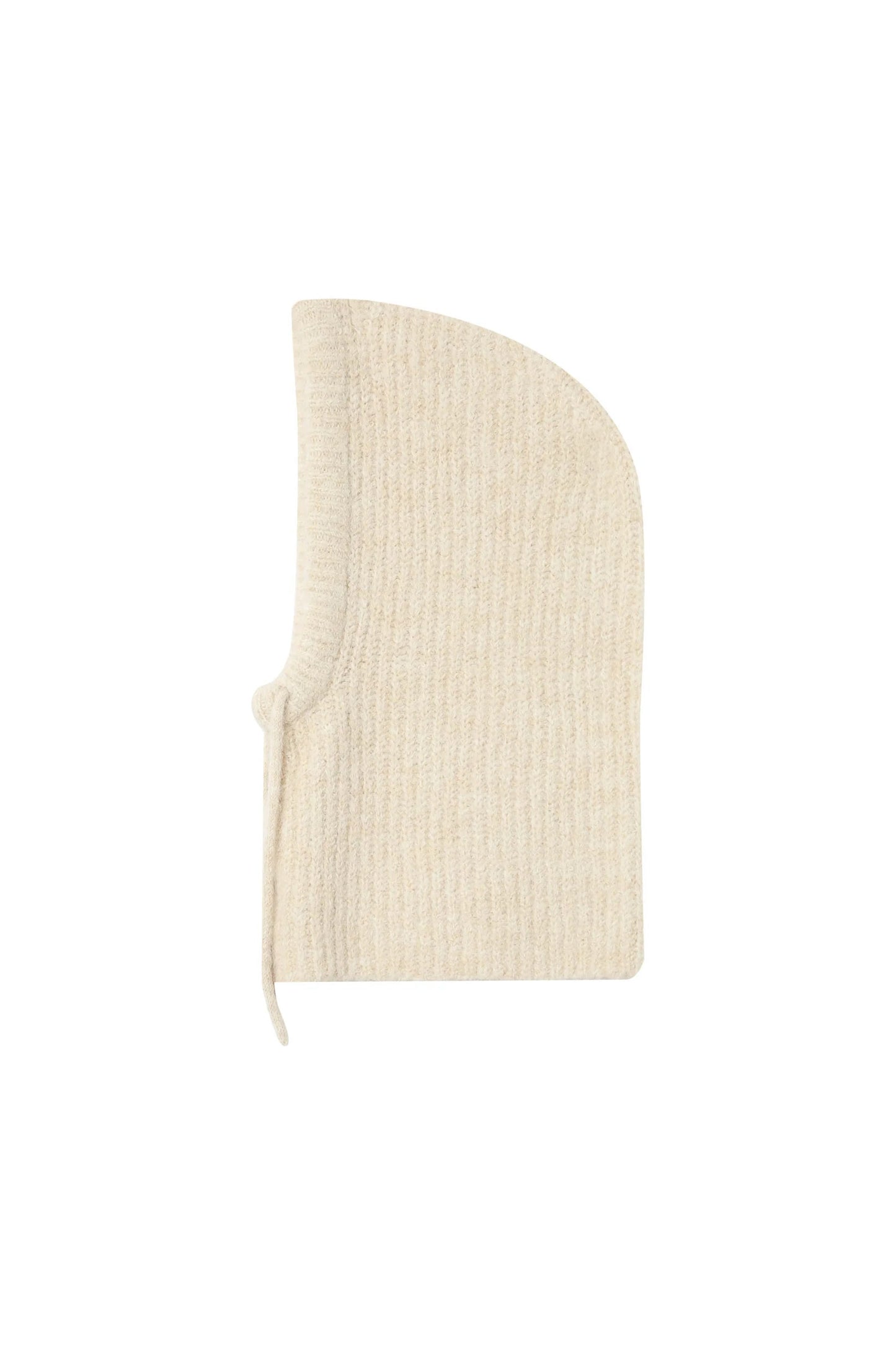 Capuche Roma crème montrée de côté – maille épaisse et détail des cordons.