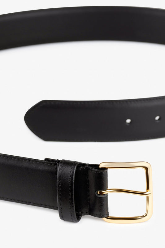 Ceinture Classic Or en cuir noir avec boucle dorée, accessoire classique fabriqué à Montréal.