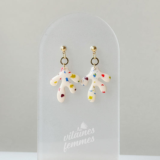 Boucles d’oreilles blanches à confettis multicolores, forme libre artistique