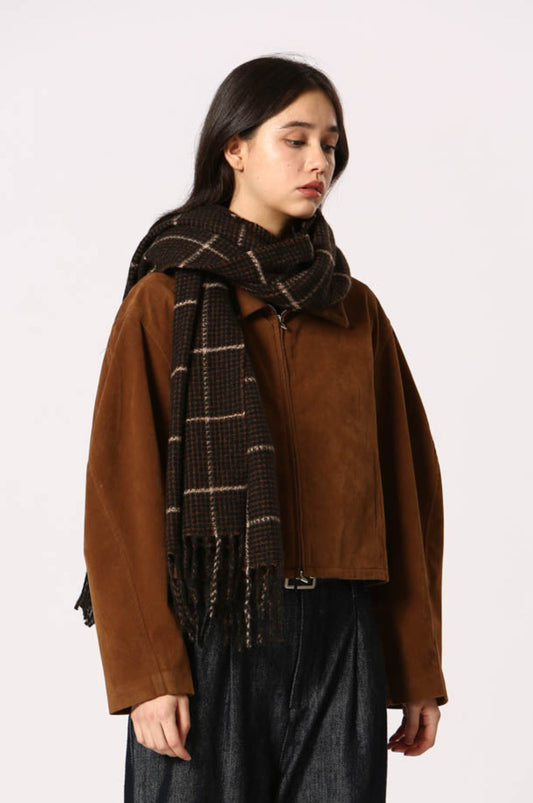 Écharpe Kate marron sur veste camel + style tendance