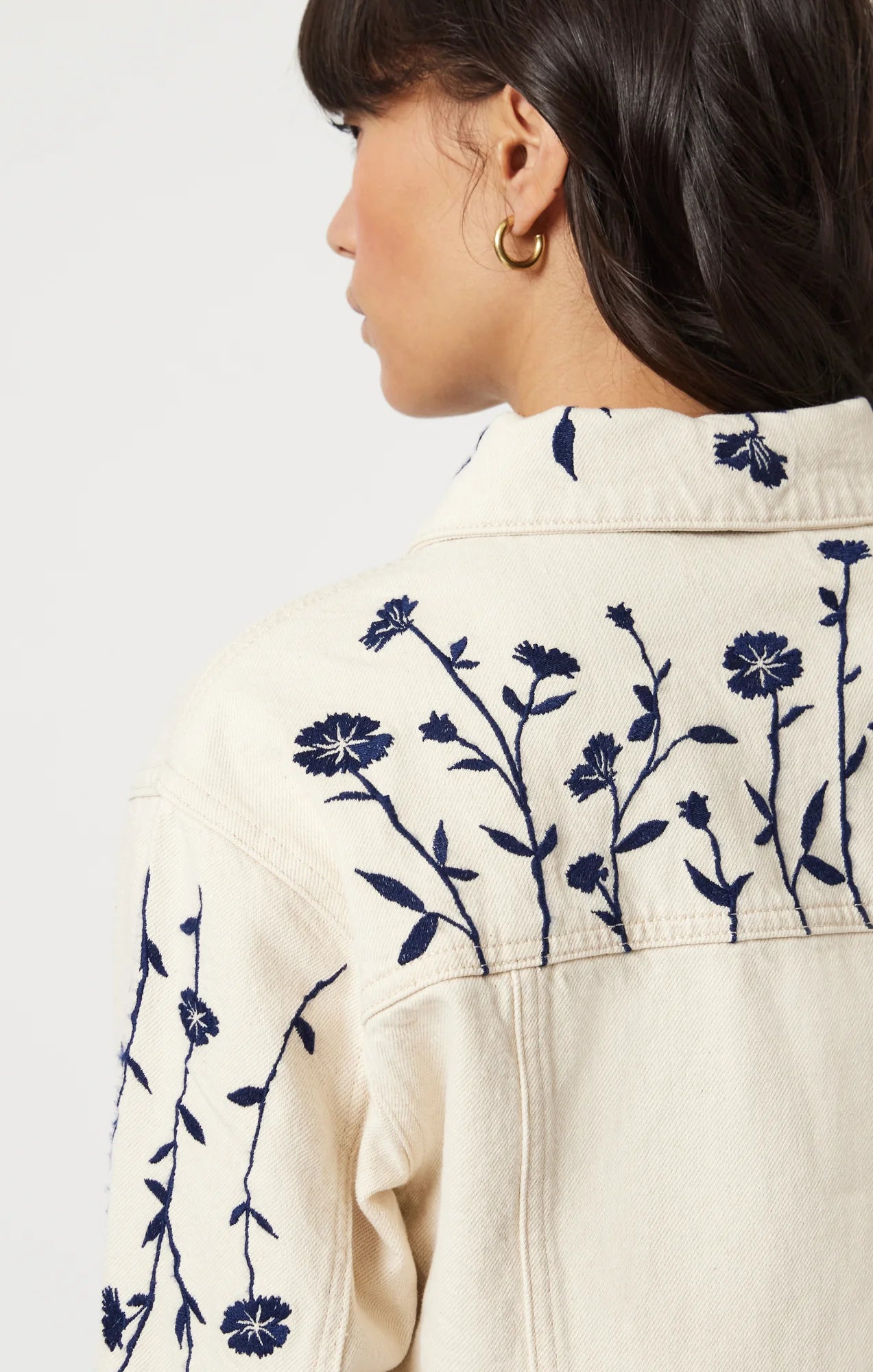 Harmonie Veste Courte Beige en Denim Brodé Fleurs Bleues