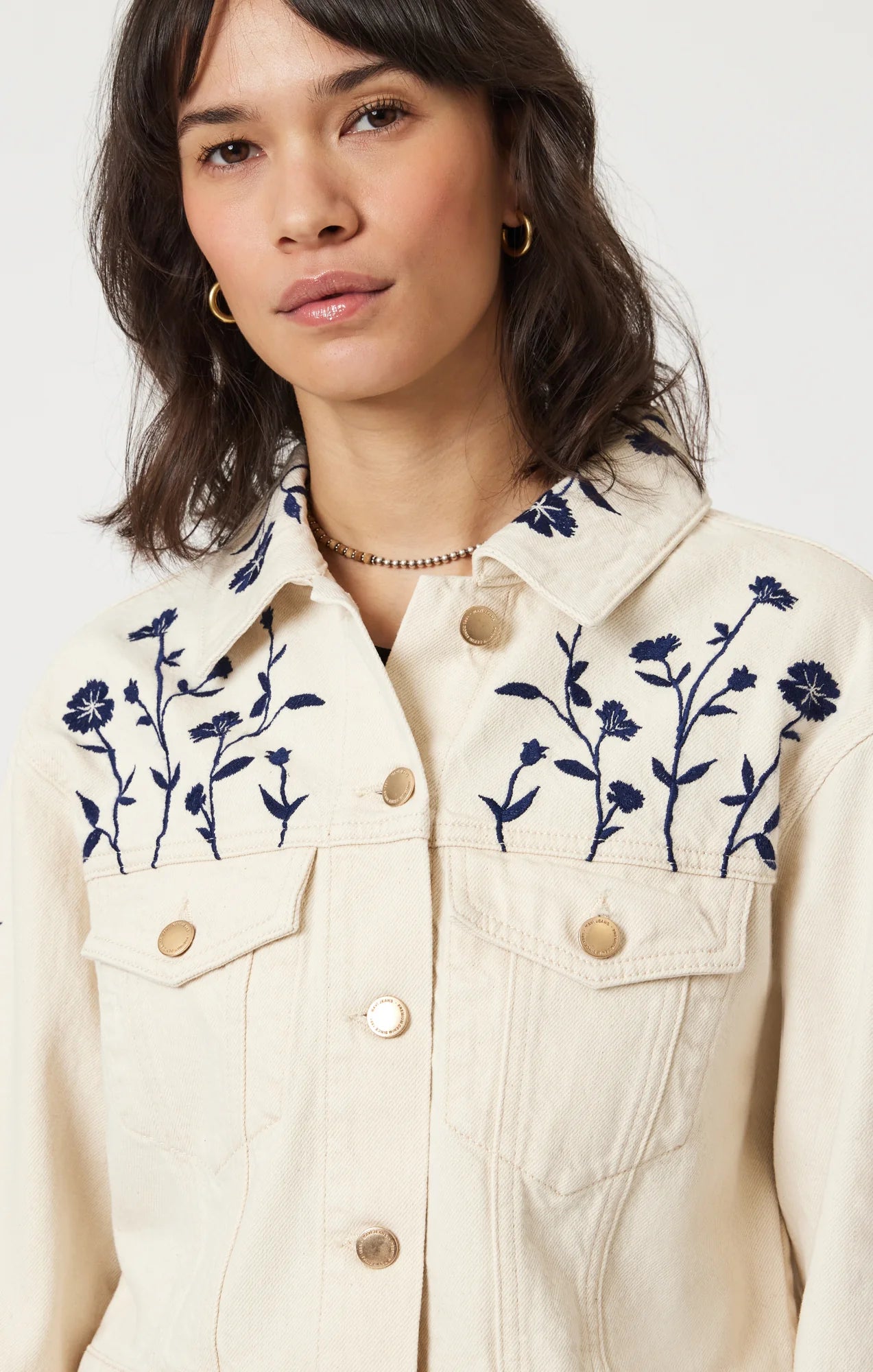Harmonie Veste Courte Beige en Denim Brodé Fleurs Bleues