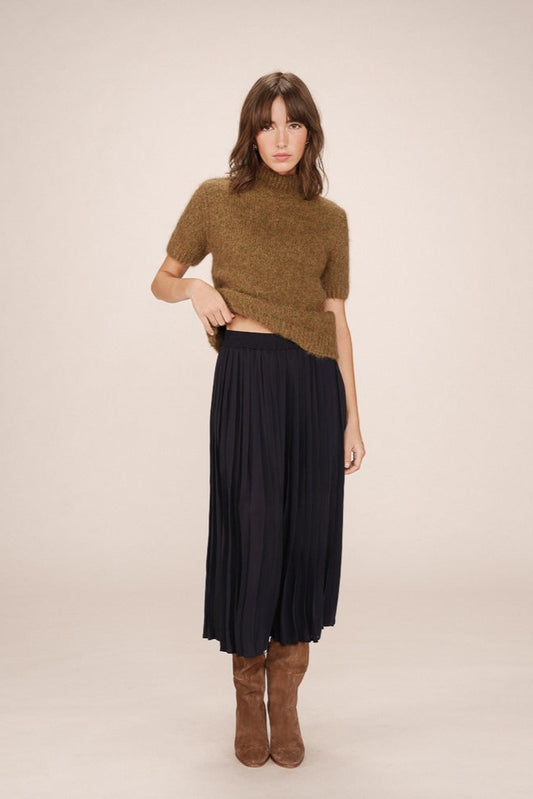 Jupe plissée marine vue de face, taille élastique