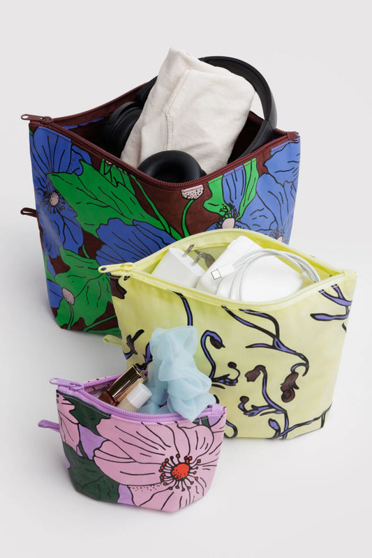 Pochettes Coquelicots remplies d'accessoires, formats grand, moyen et petit en nylon recyclé