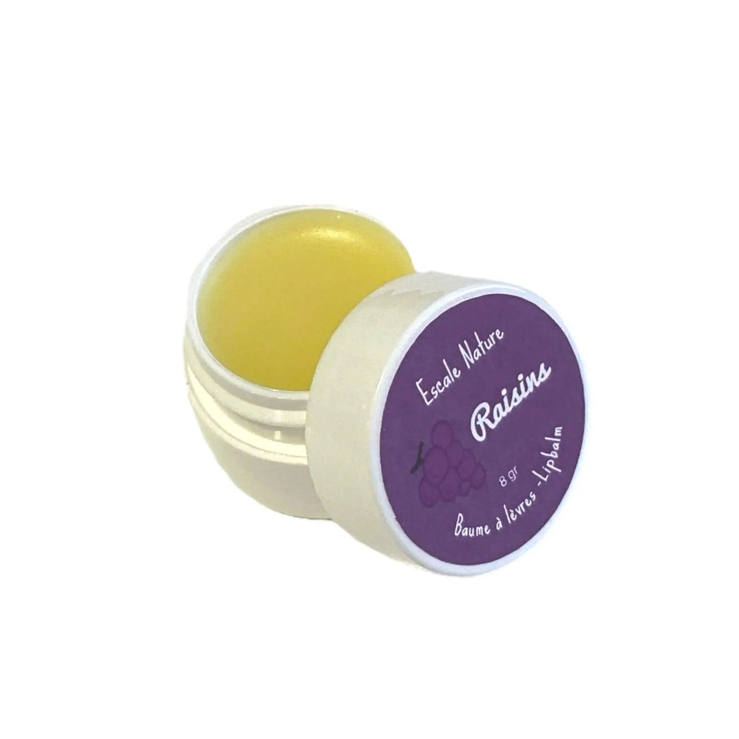 Petit pot en plastique blanc. Sur le couvercle il y a une étiquette mauve avec un dessin d'une grappe de raisins. L'arrière-plan est un fond blanc.