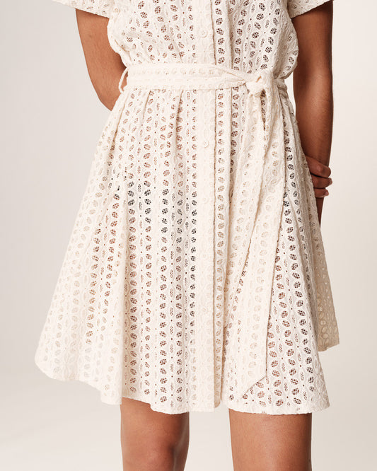 Romane Beige - Robe courte écrue dentelle col chemise ceinturée