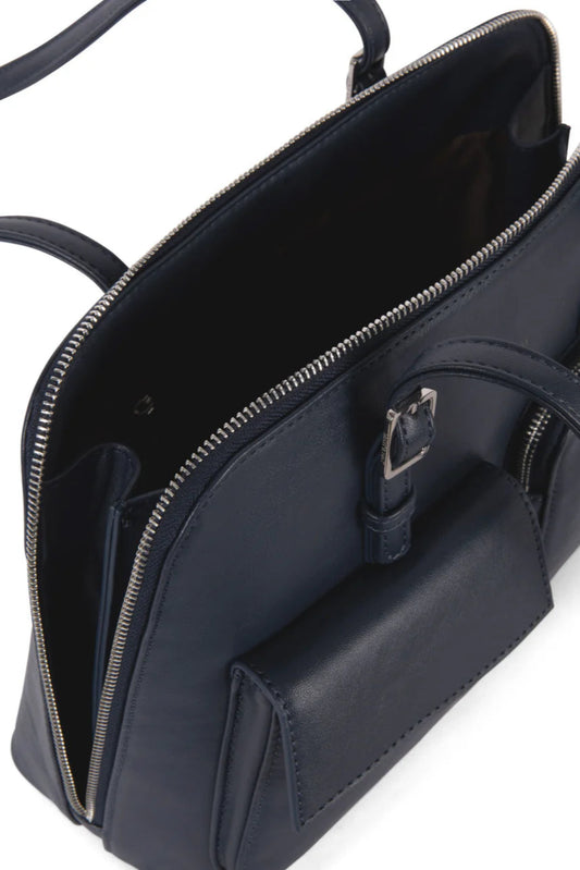 Vue intérieure avec poches organisées et fermeture zippée