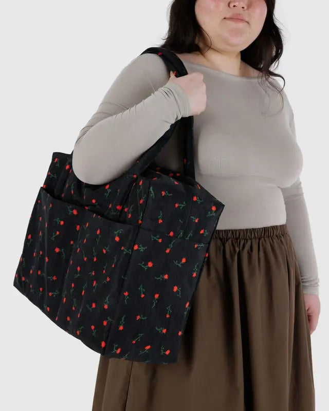 Sac Cloud motif Fleur sauvage peinte porté – Grand format et motif fleuri élégant