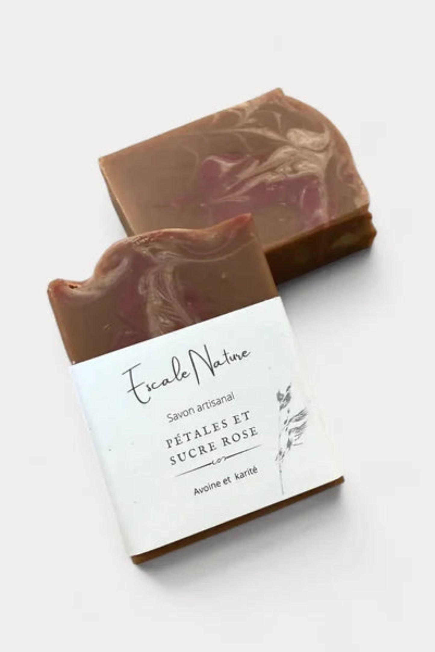 savon artisanal marbre rose et creme avec étiquette blanche