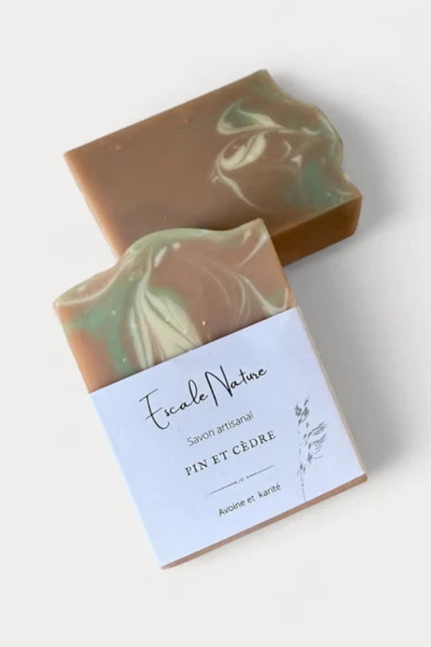 Savon artisanal Pin et Cèdre avec etiquette • Fabrication naturelle au Quebec