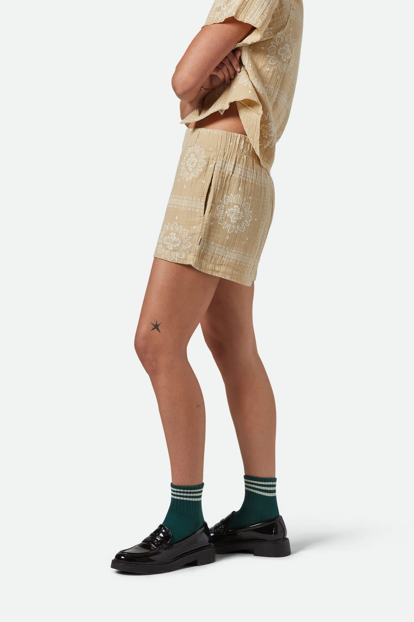 Profil du short coton imprimé – coupe fluide et poches pratiques