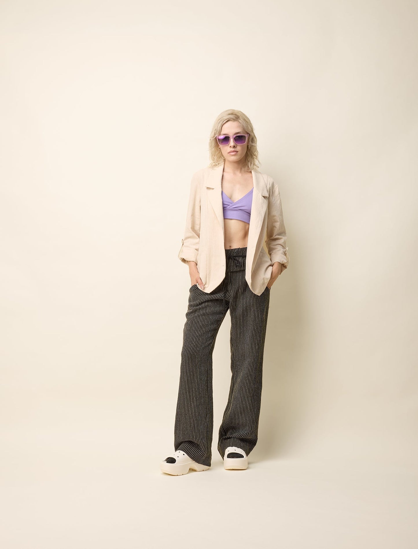 Tamar Rayé Noir Pantalon taille basse jambe évasée