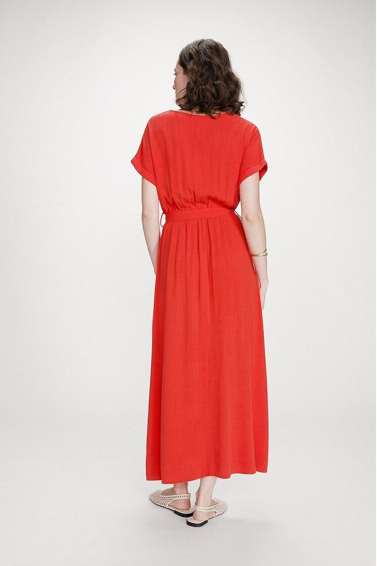 Judith Émeraude - Robe longue fluide ceinturée élégante