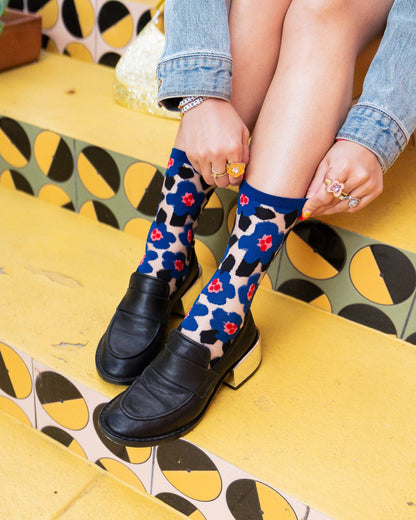 Chaussettes ras du cou transparentes à motif floral bleu vif: Taille I : convient aux modèles US W5.5-10