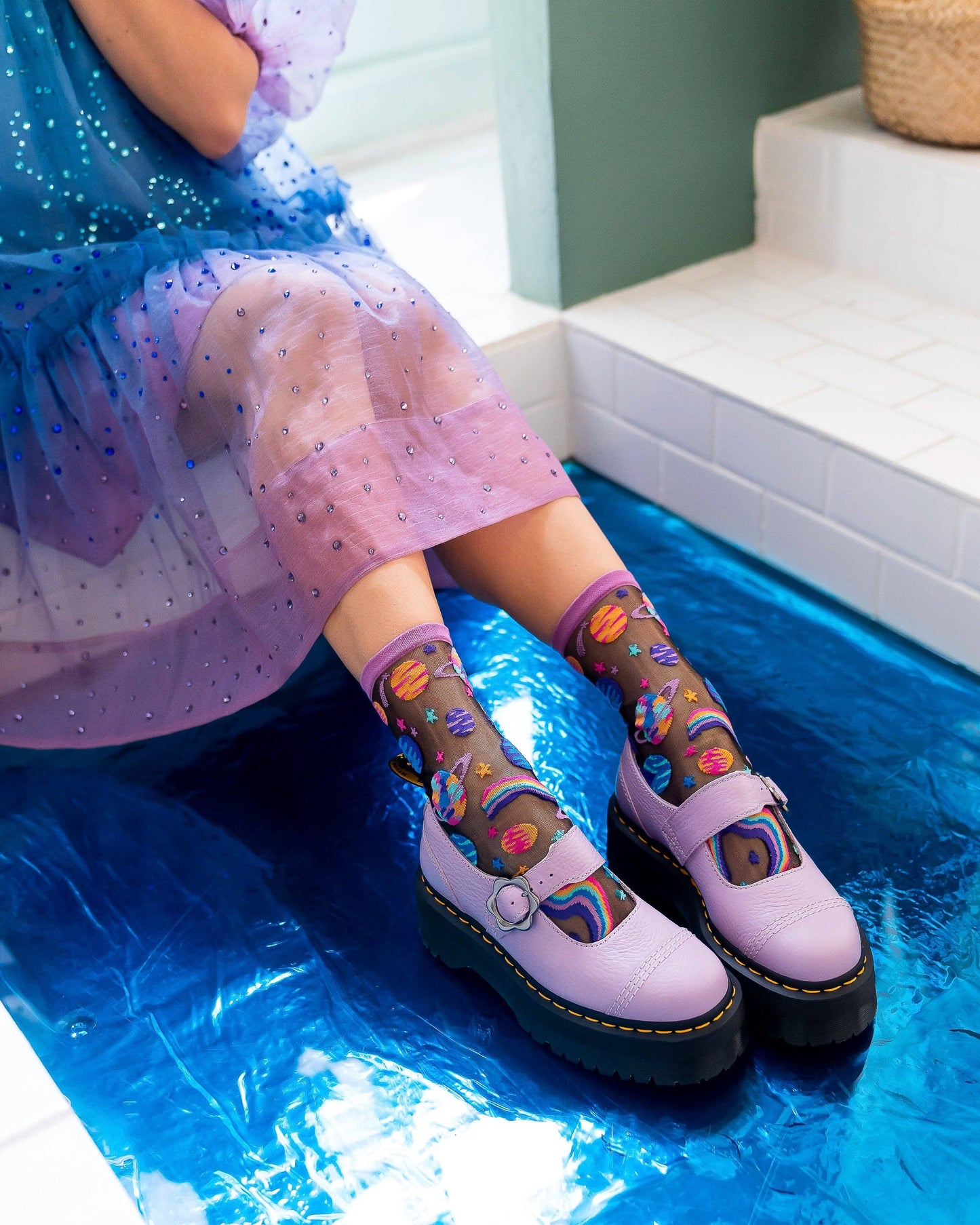 Chaussettes transparentes noires à motifs planètes pop art