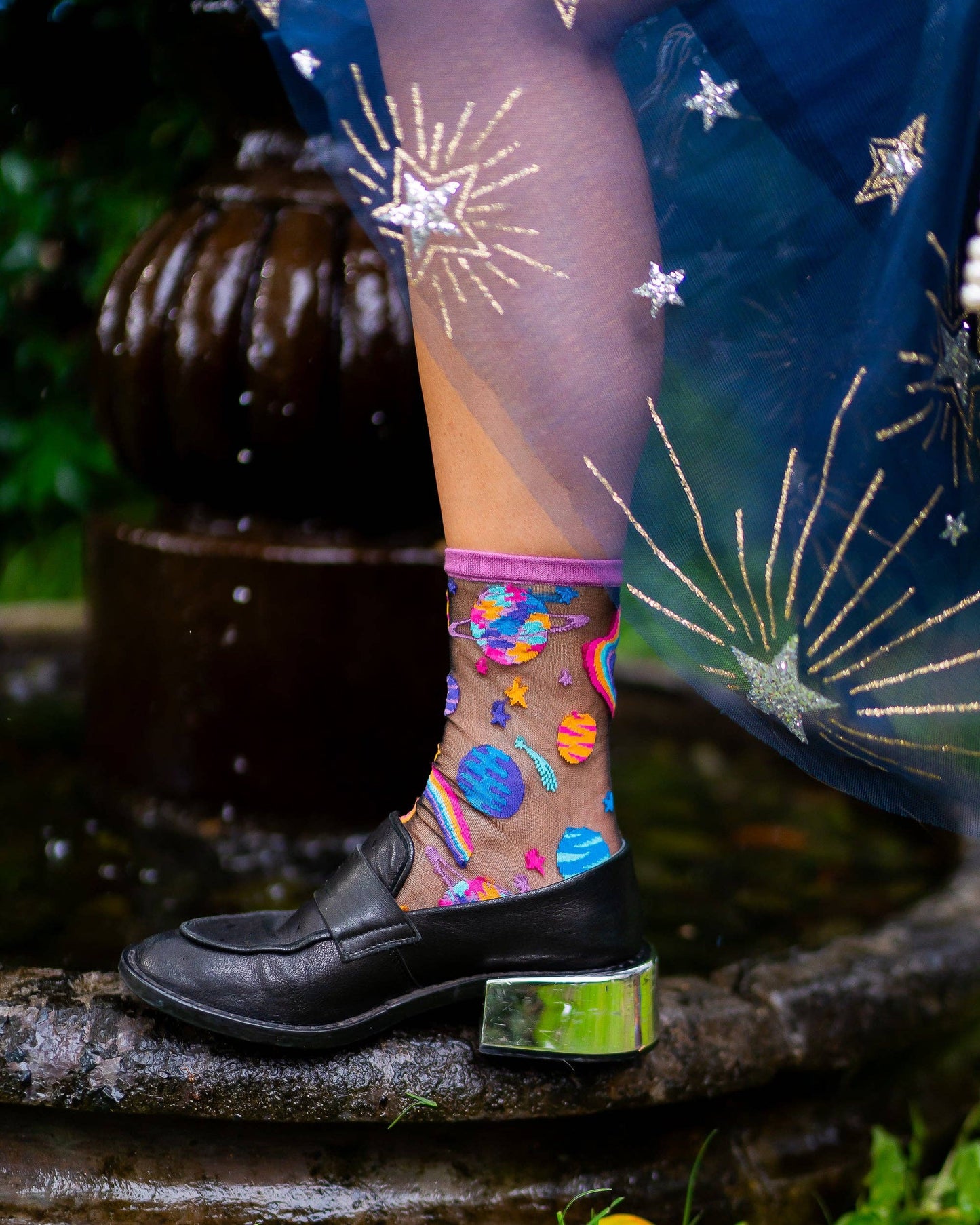 Chaussettes transparentes noires à motifs planètes pop art