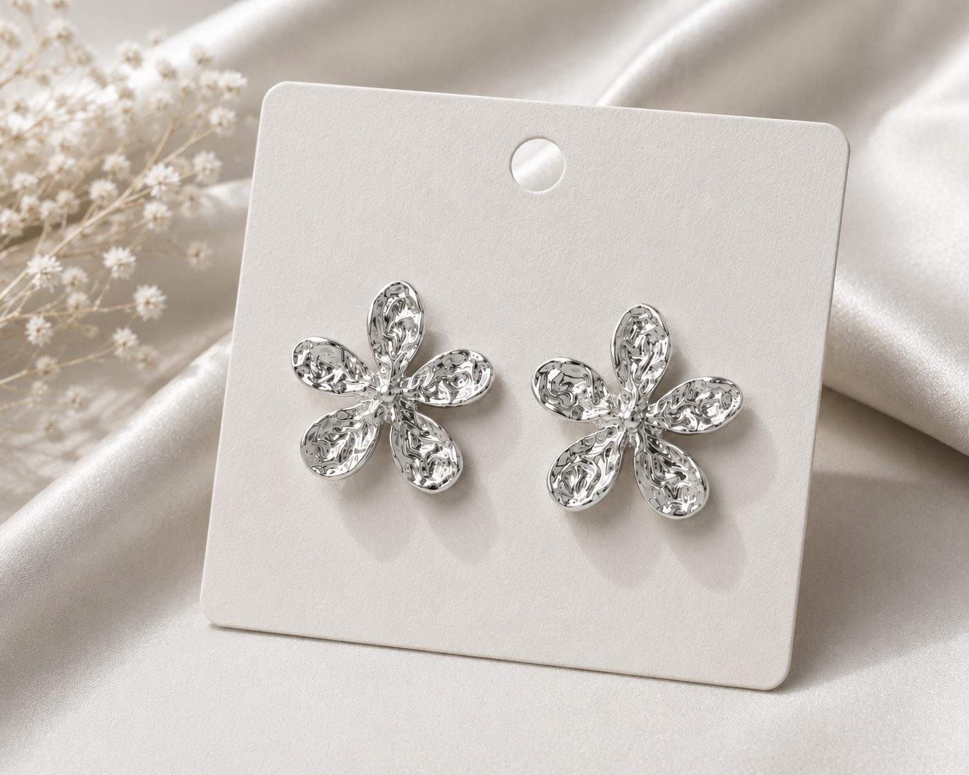 Frida Argent - Boucles d'oreilles Fleur fini martelé