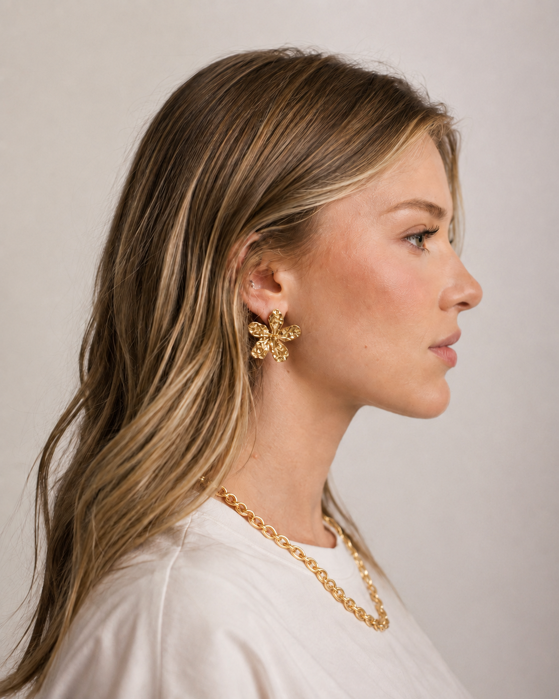 Frida Boucles d'oreilles Or - Fleur fini martelé