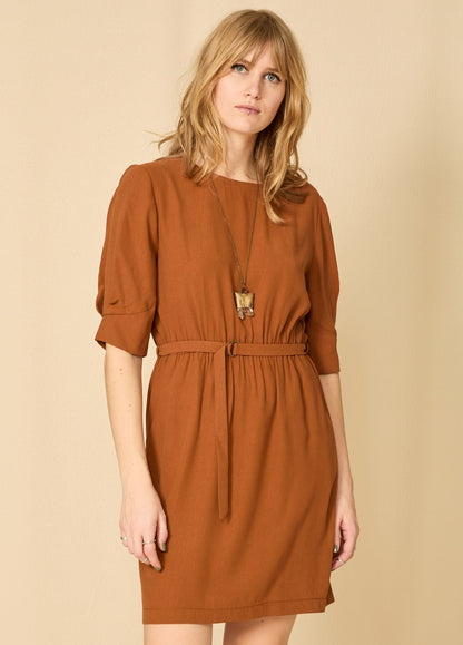Pavane cuivre - Robe courte chic taille ajustée