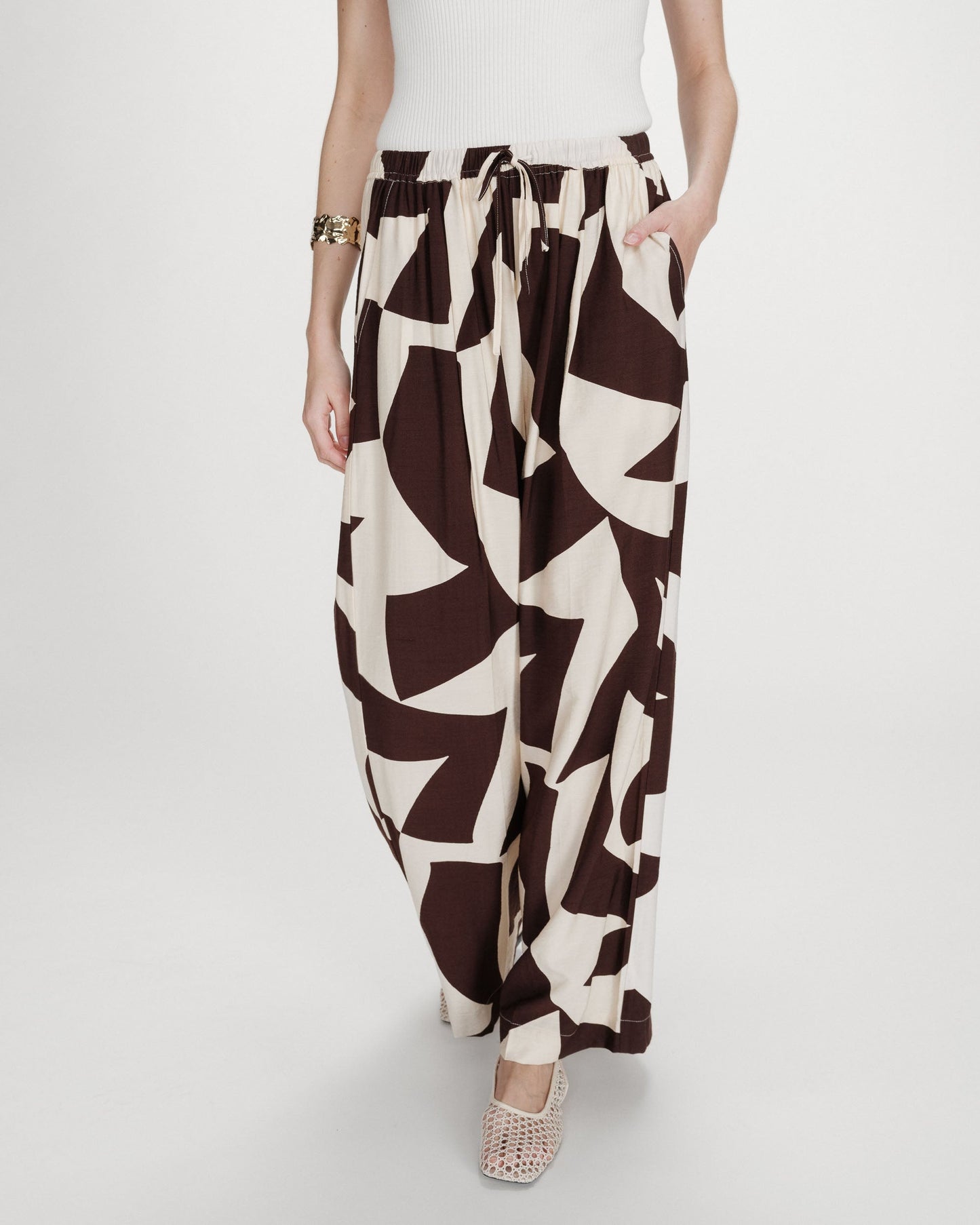 Denise Chocolat – Pantalon fluide coupe droite taille élastiquée chic