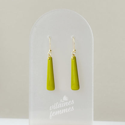 Boucles fines et allongées vert lime, fait main au Québec