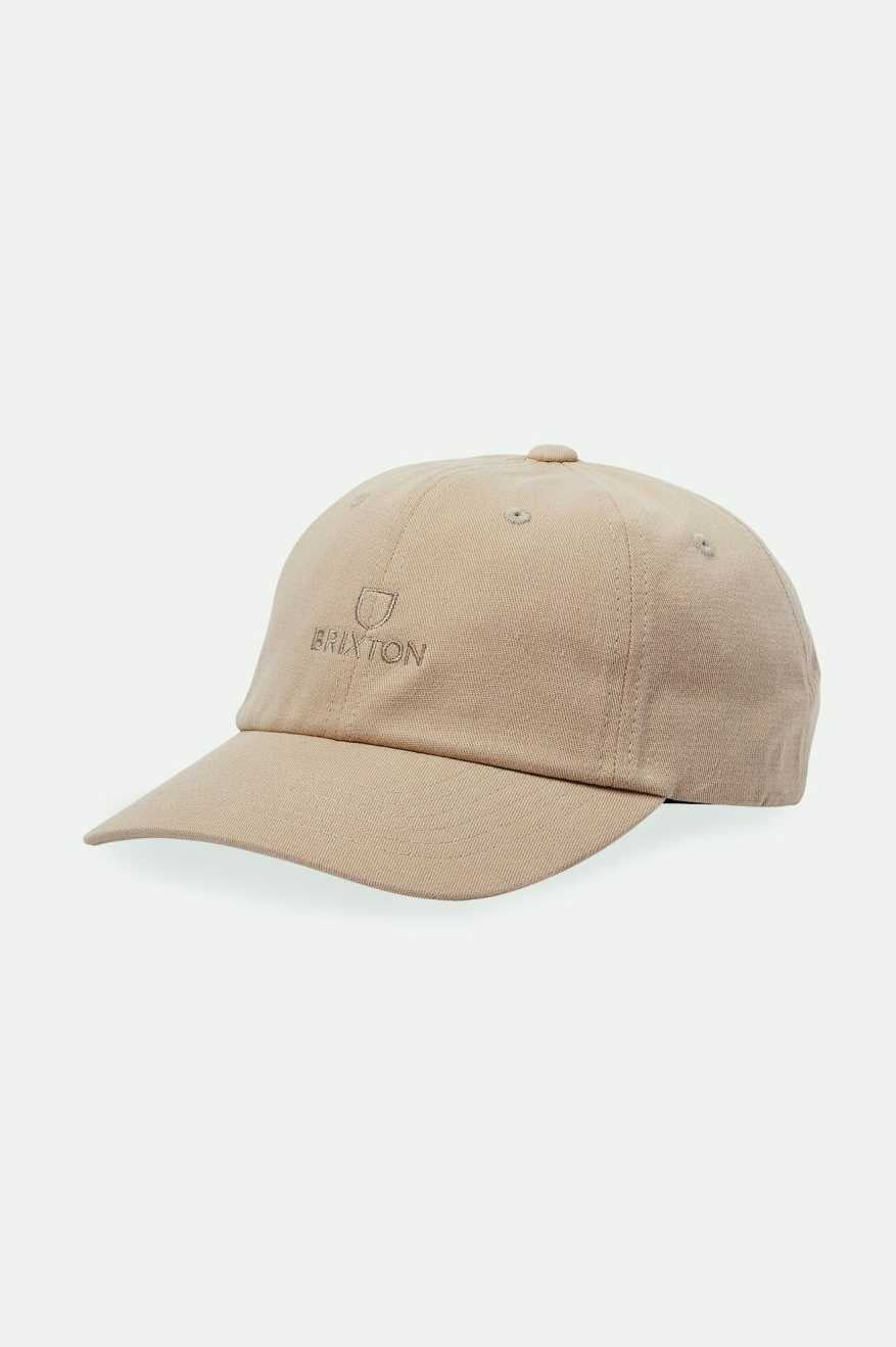 Casquette classique beige. Brixton est brodé dans un fil de la même couleur à l'avant. L'arrière-plan est un fond blanc. 