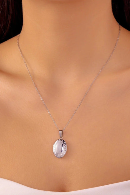 Collier medaillon ovale argent porte style vintage elegant