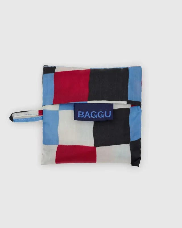Sac Baby Baggu replié avec motif Damier peint – ultra compact