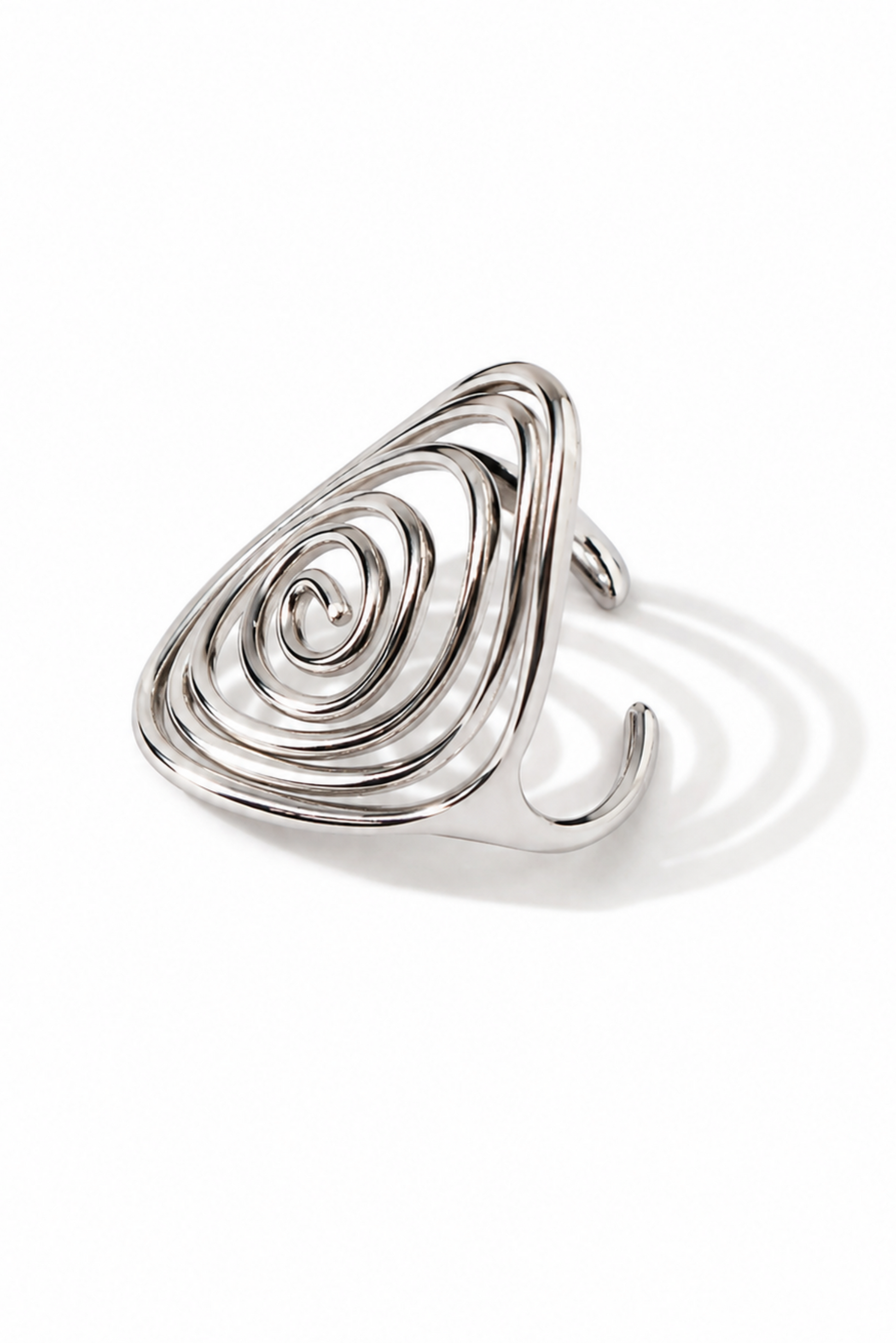 Vue latérale de la bague spirale argentée ajustable en acier inoxydable