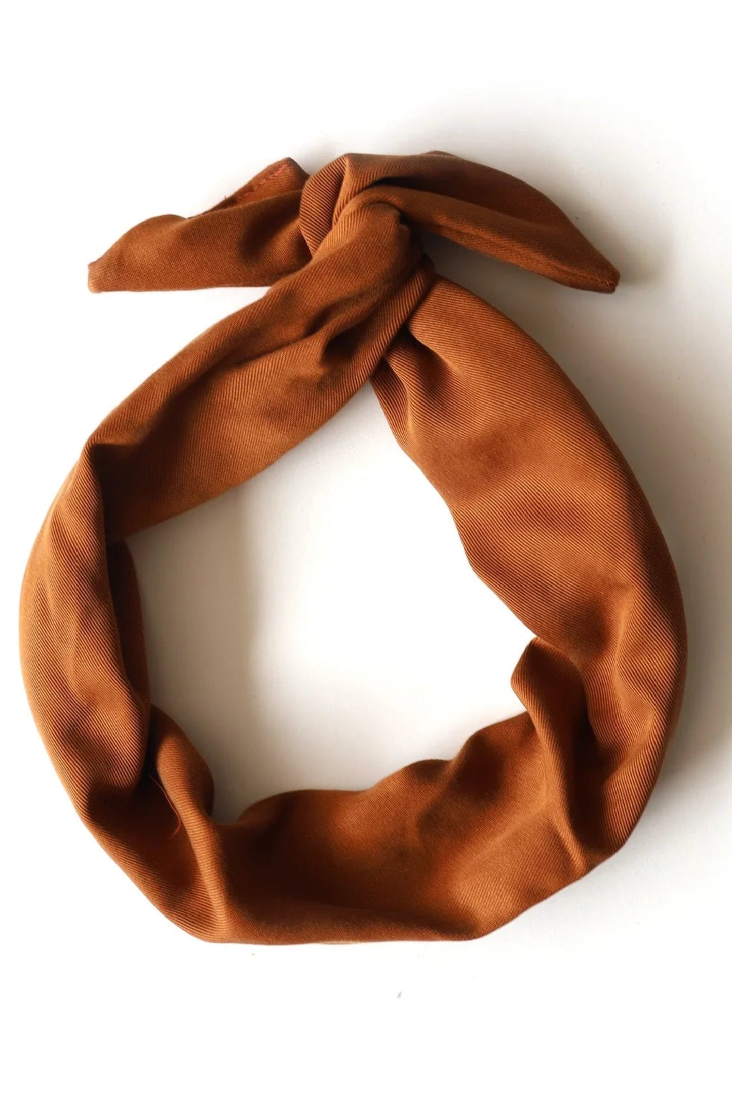 Torsadé uni Bandeau en tissu avec tige en métal – Confort et style modulable