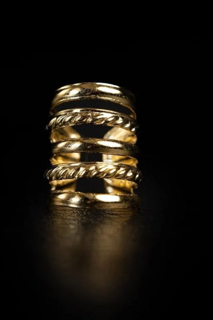 DesEar cuff Aya III doré plaqué or 22 carats, bijou d’oreille sans perçage au style audacieux.