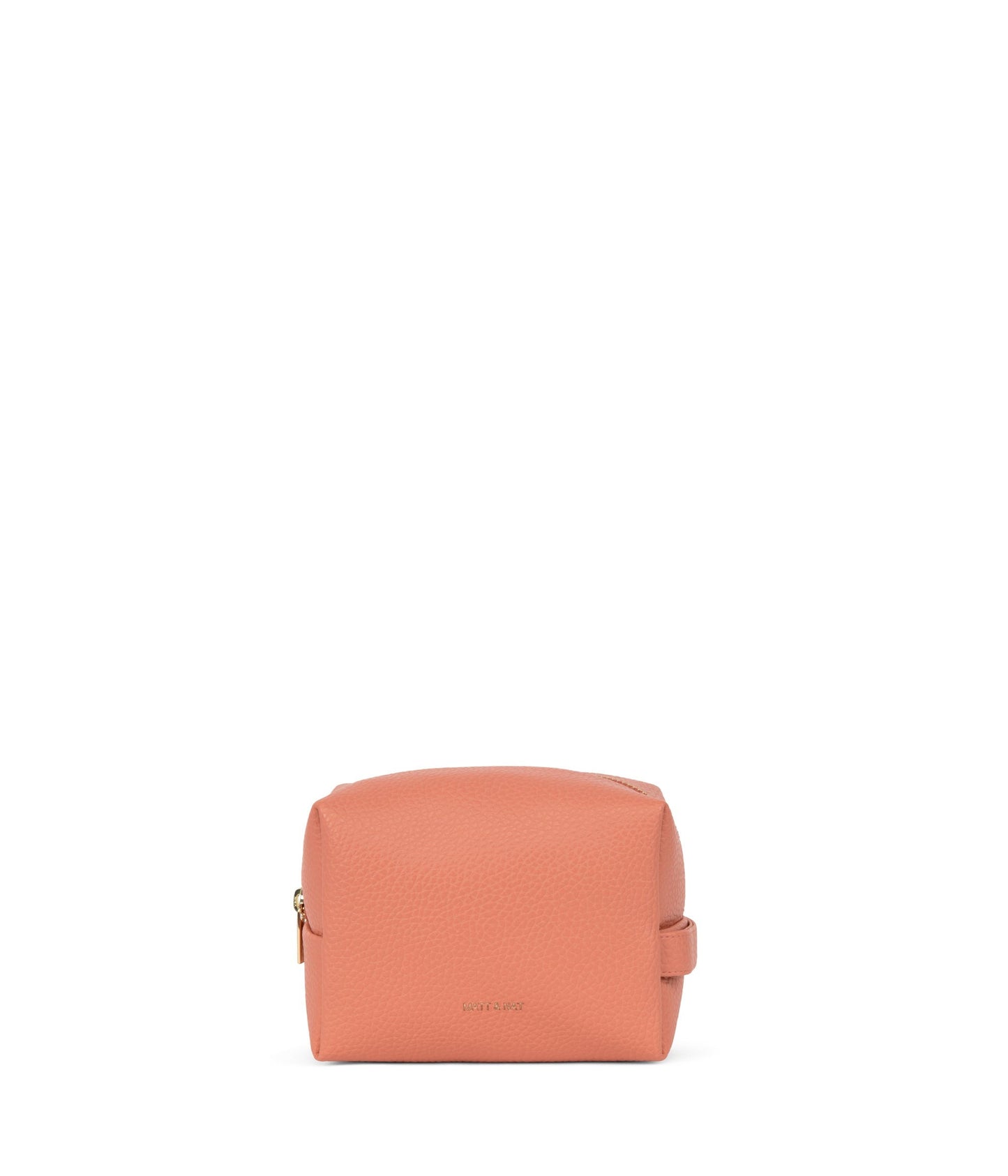 Petite trousse de toilette avec fermeture éclair sur le dessus et poignée sur le côté droit. La trousse est d'un orange qui tire un peu vers le rose. Il est écrit Matt & Nat en or sur le devant de la trousse. 