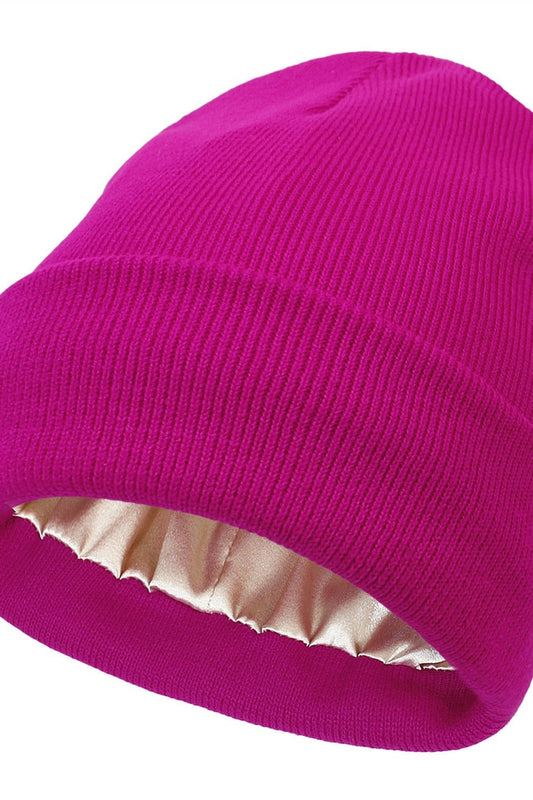 bonnet fuchsia doublé satin look moderne et chaud