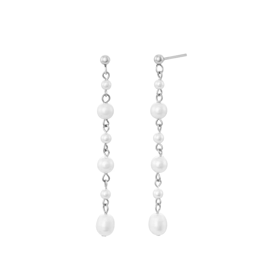 Boucles Capri en version argent – perles synthétiques montées sur chaîne argentée