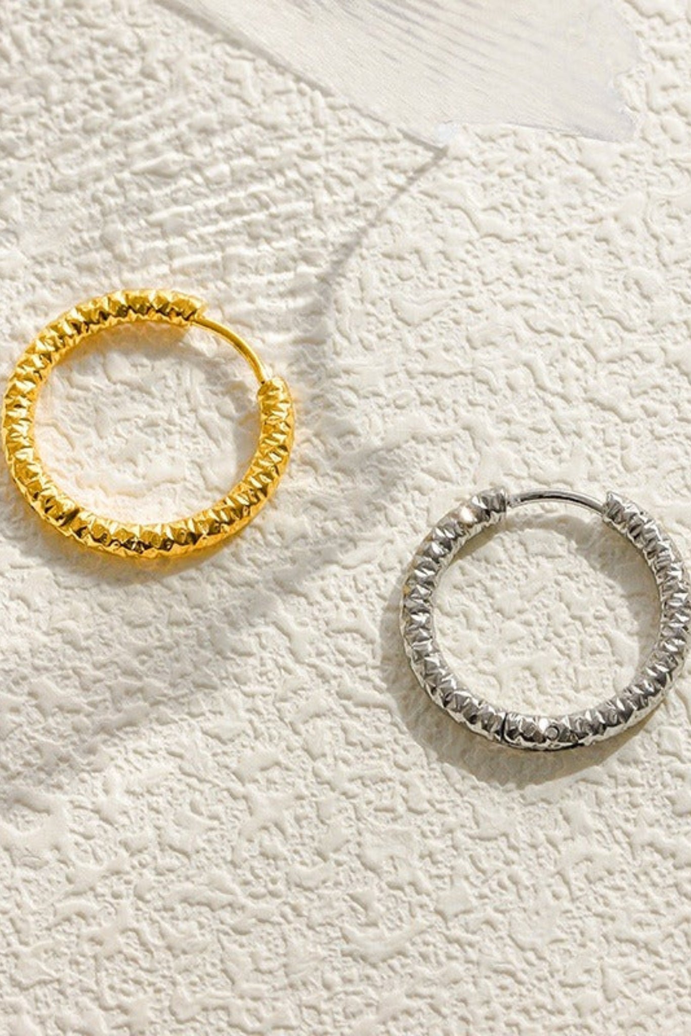 Boucles d’oreilles créoles Elli dorées en acier inoxydable ou acier inoxydable plaqué or, design classique 1,5 cm