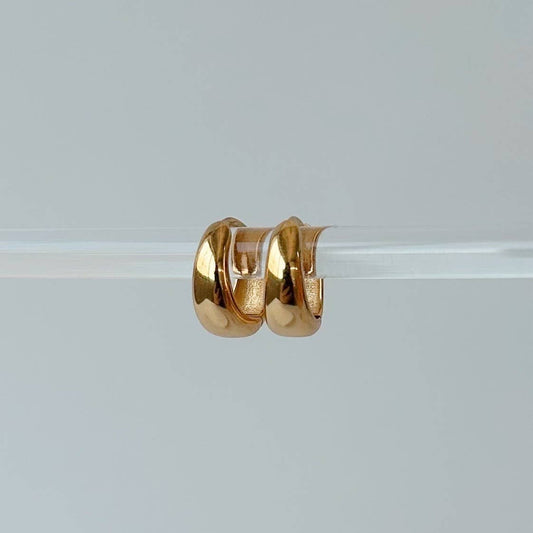 Boucles Holdo suspendues – mini créoles bombées brillantes en argent plaqué or

