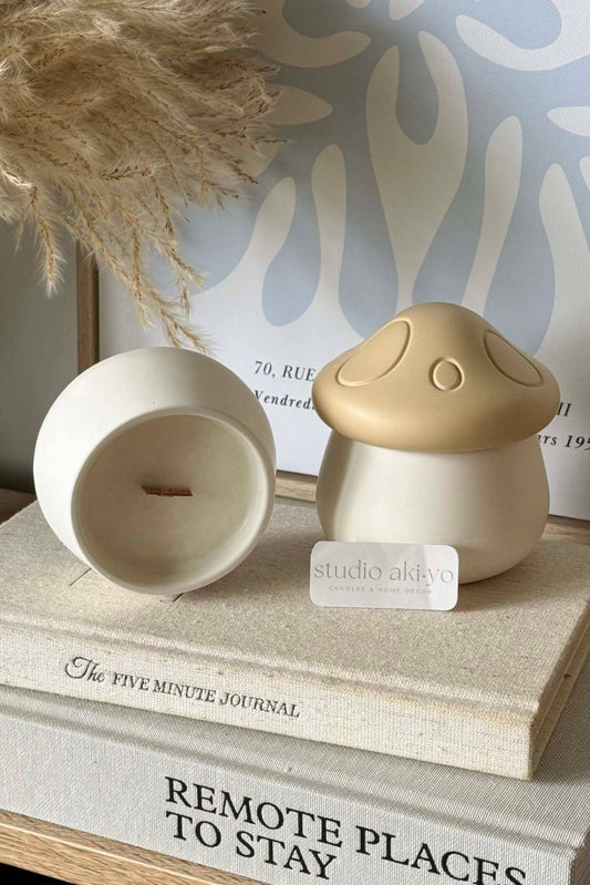 Bougie champignon parfumée artisanale en céramique beige avec couvercle décoratif à motifs ronds