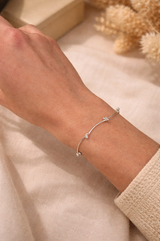 bracelet argent 925 fin porte au poignet avec billes + style delicat et elegant