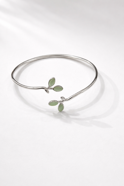 bracelet argent avec feuilles vertes aux extremites + detail naturel chic