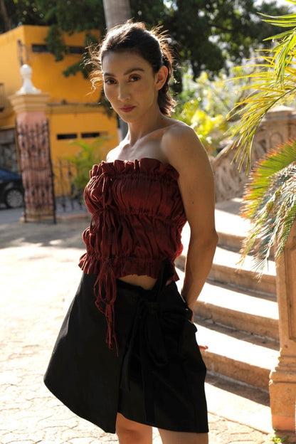 Bustier Havana rouge pour femme en coton et lin, coupe smockée – vue de face porté