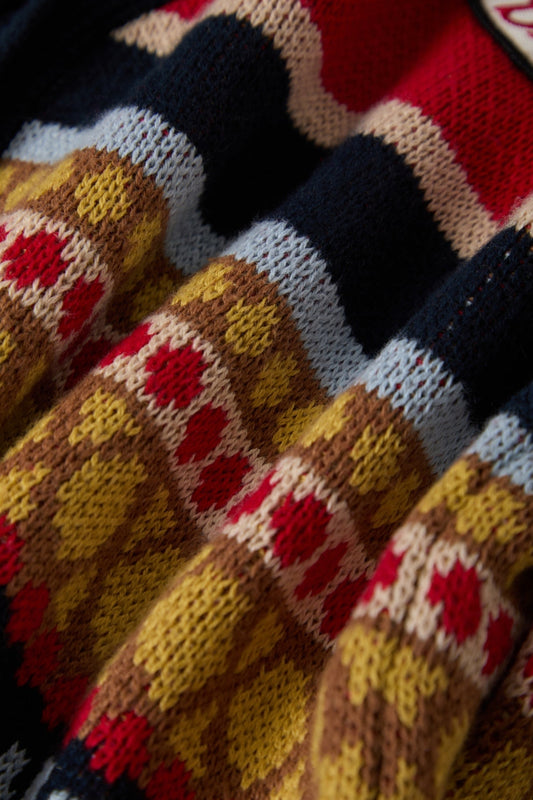 gros plan sur la maille colorée du cardigan Marie Kitch